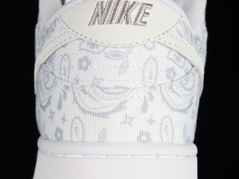 Nike Dunk Low
White Paisley