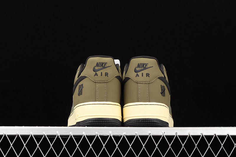 Nike Air Force 1 Low SP
Undefeated Ballistic Dunk vs. AF1