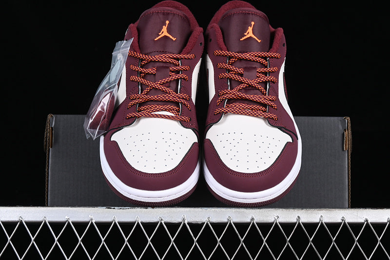 Jordan 1 Low
Night Maroon (GS)