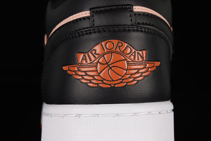 Jordan 1 Low
Orange Black