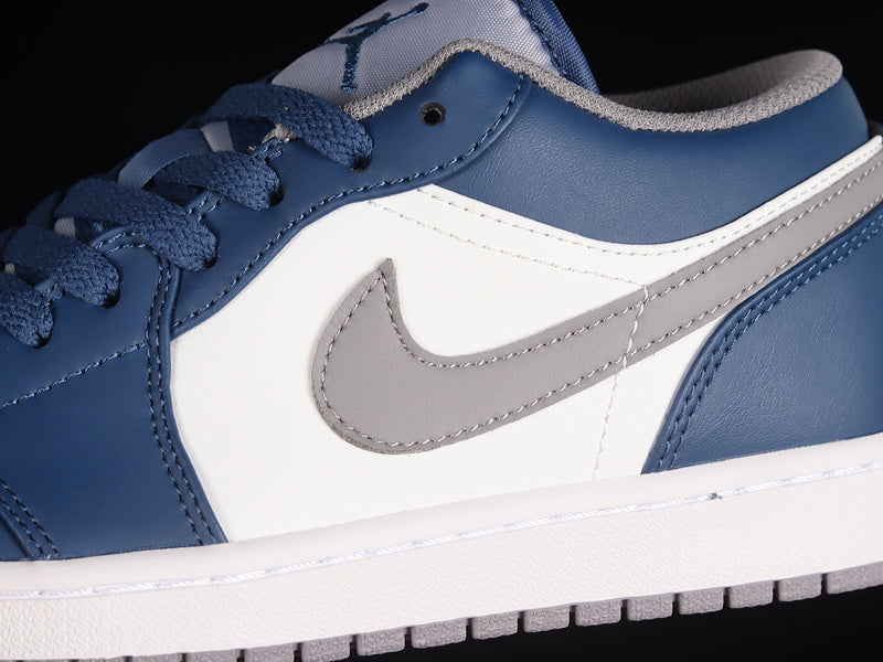 Jordan 1 Low
True Blue