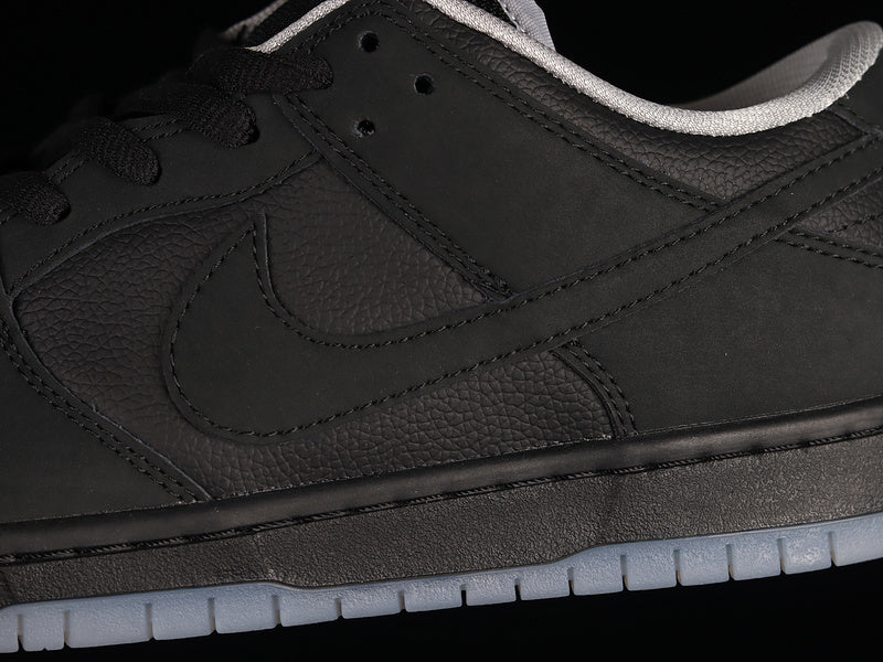 Nike SB Dunk Low
Atlas 35MM Black (Special Box W/ Accessories)