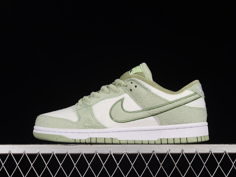 Nike Dunk Low SE
Fleece Pack Honeydew