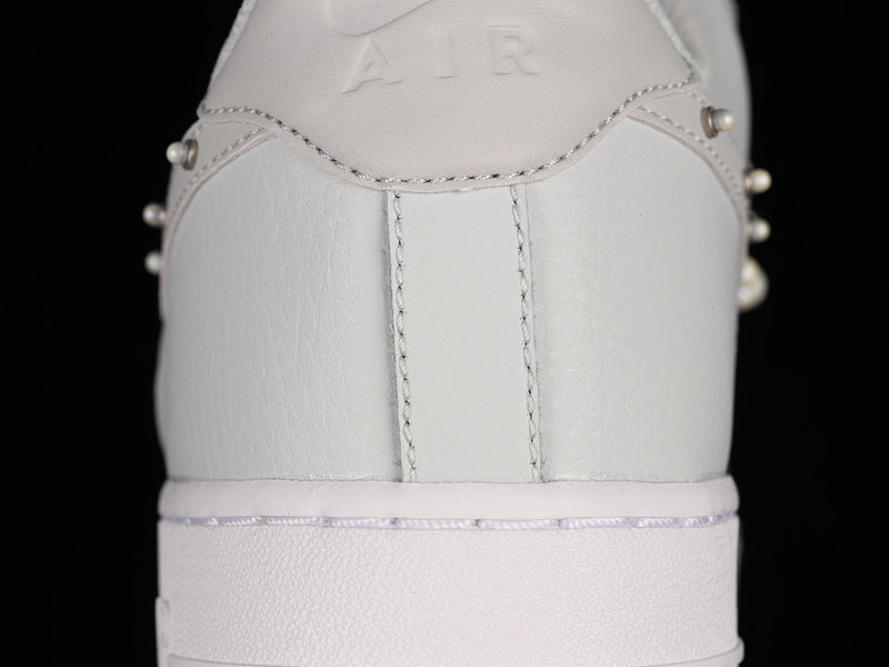 Nike Air Force 1 Low '07 SE TRND
Pearl Swoosh Pure Platinum