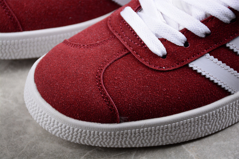 GAZELLE SHOES COLLEGIATE BURGUNDY/CLOUD WHITE/GOLD METALLIC