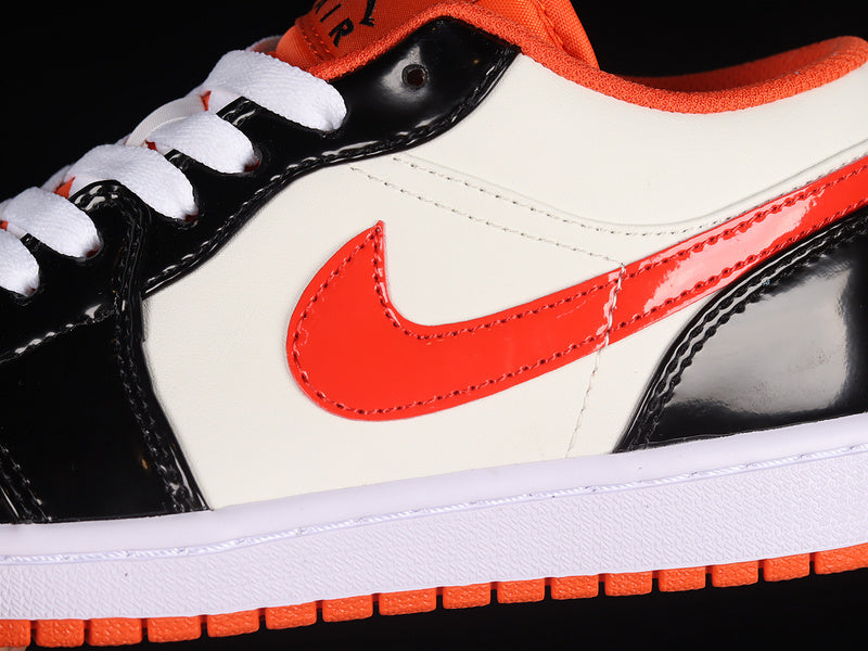 Jordan 1 Low
Halloween (2023) (GS)