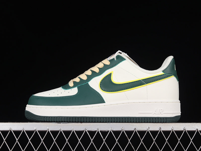 Nike Air Force 1 Low 07 LV8
Noble Green Sail