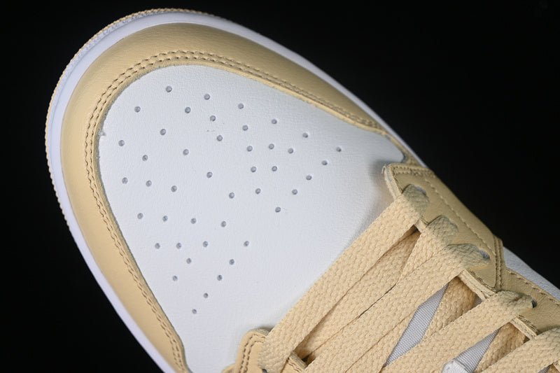 Jordan 1 Low
Sail Yellow Ochre