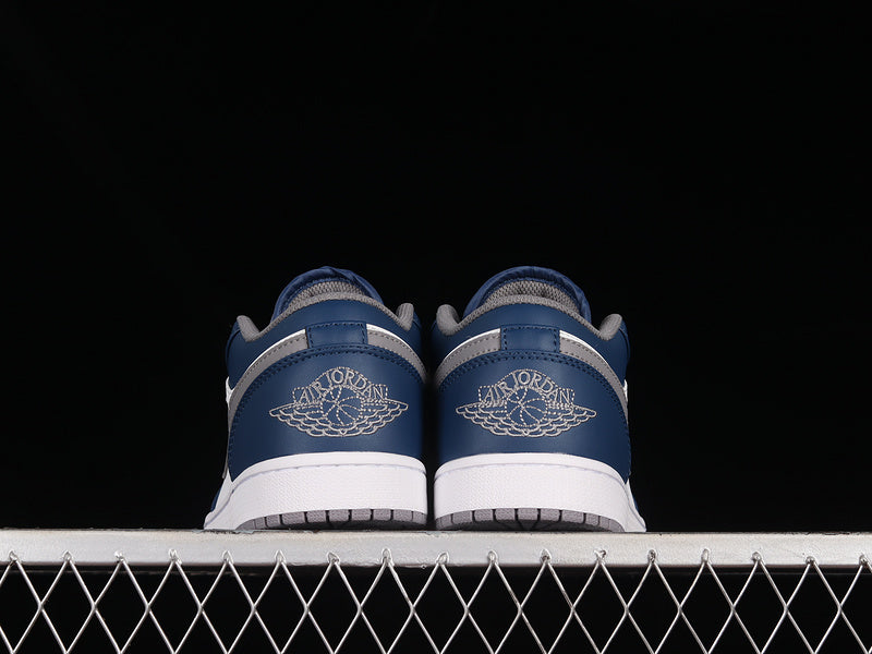 Jordan 1 Low
True Blue