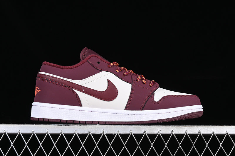 Jordan 1 Low
Night Maroon (GS)