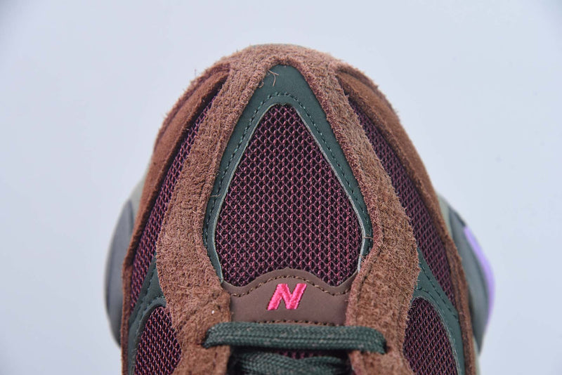 New Balance 9060
Rich Oak Burgundy