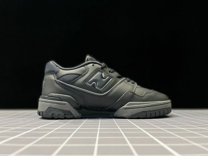 New Balance 550
Triple Black