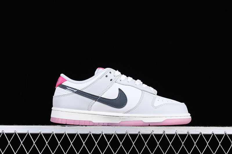 Nike Dunk Low
520 Pack Pink