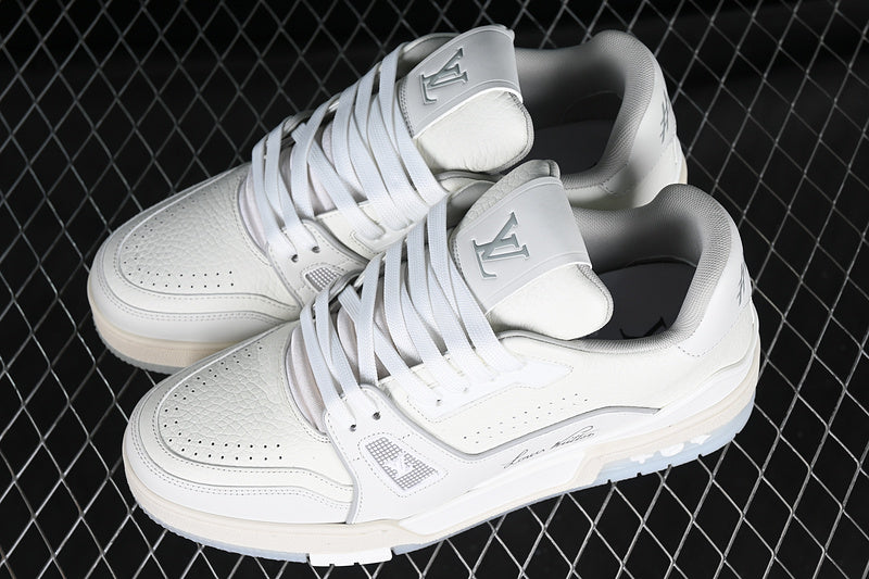 Louis Vuitton Trainer
White Signature