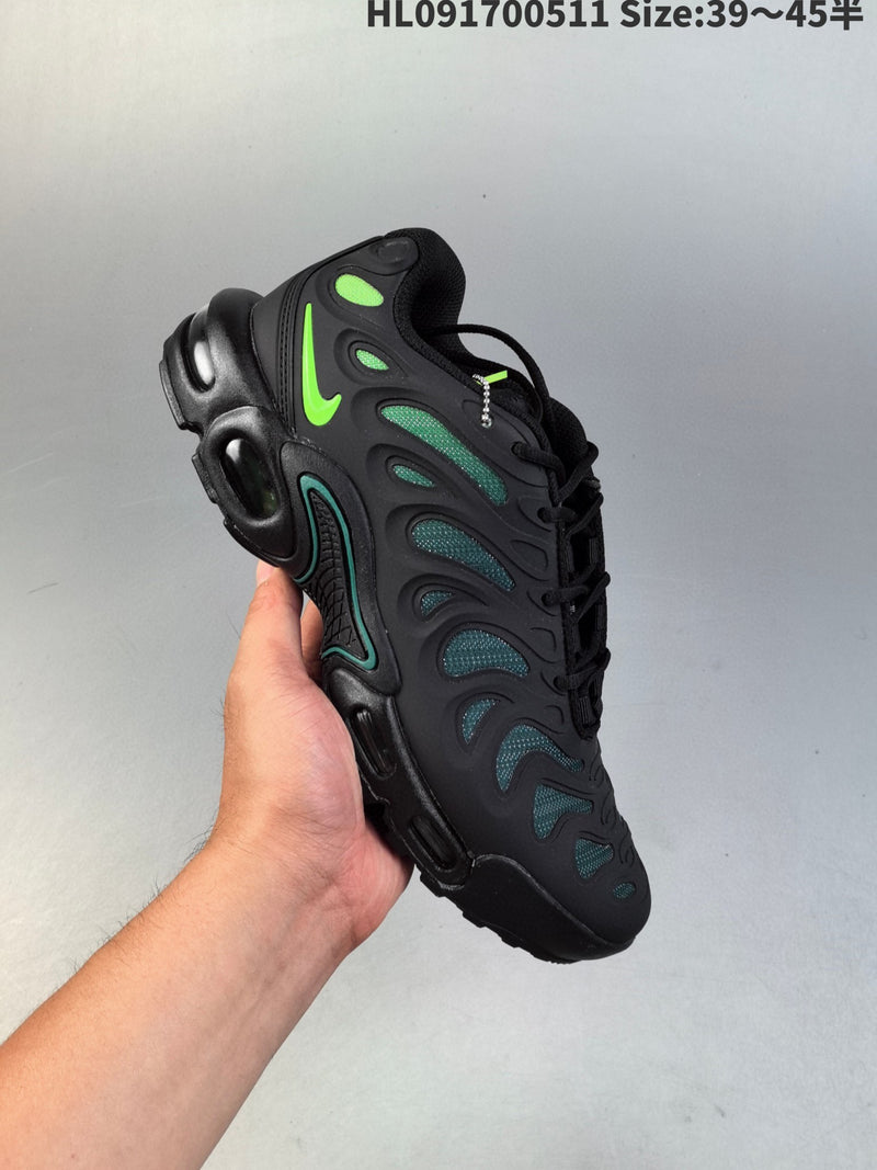 Nike Air Max Plus Drift
Black Volt