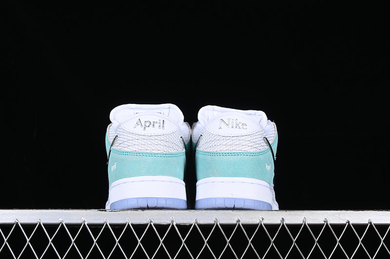 Nike SB Dunk Low
April Skateboards