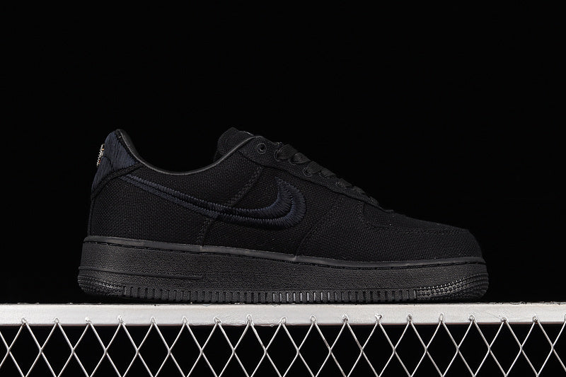 Nike Air Force 1 Low
Stussy Black