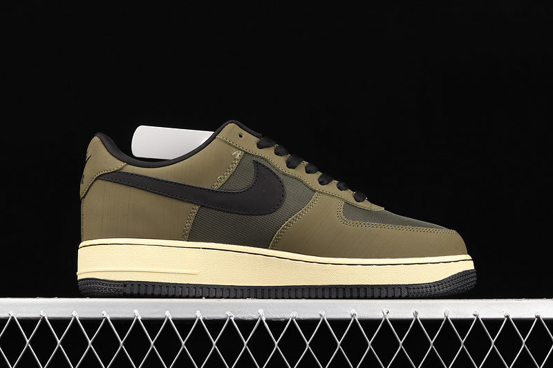 Nike Air Force 1 Low SP
Undefeated Ballistic Dunk vs. AF1