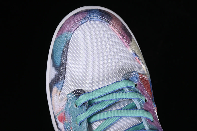 SB Dunk Low x Futura Laboratories