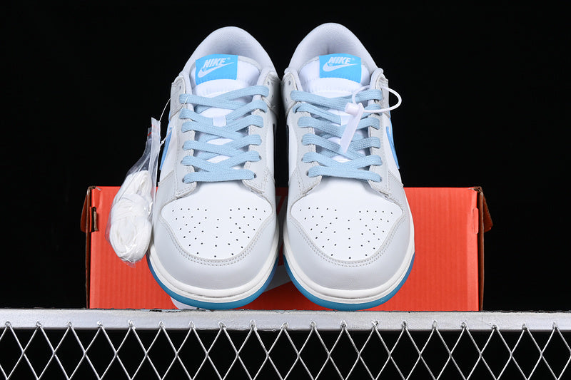 Nike Dunk Low Retro
Pure Platinum Blue Lightning