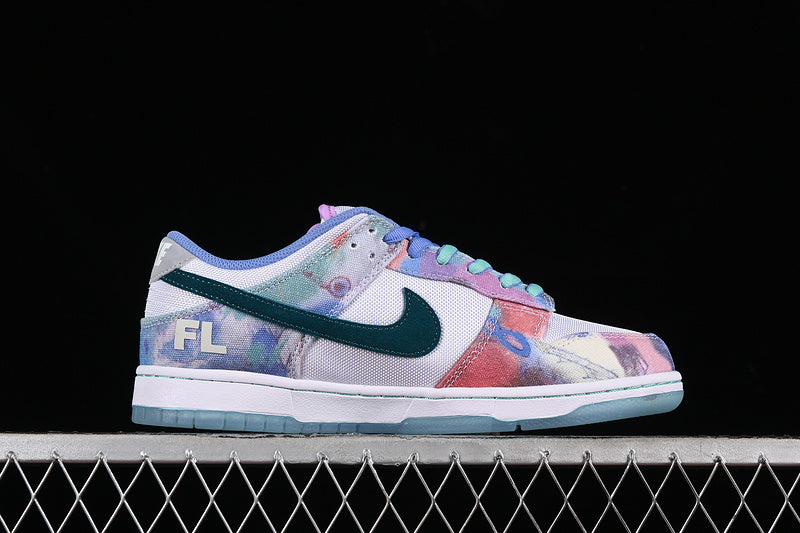 SB Dunk Low x Futura Laboratories