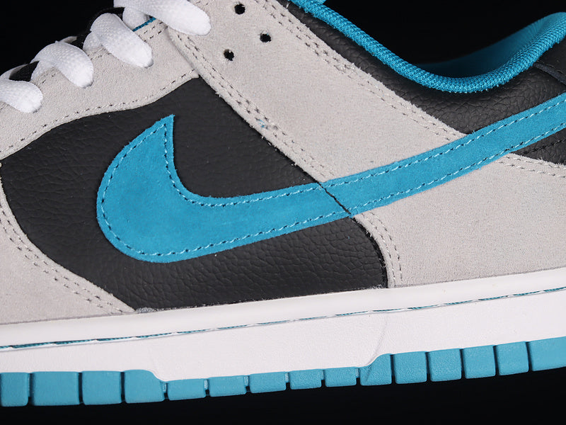 Nike SB Dunk Low
Chrome Ball Incident