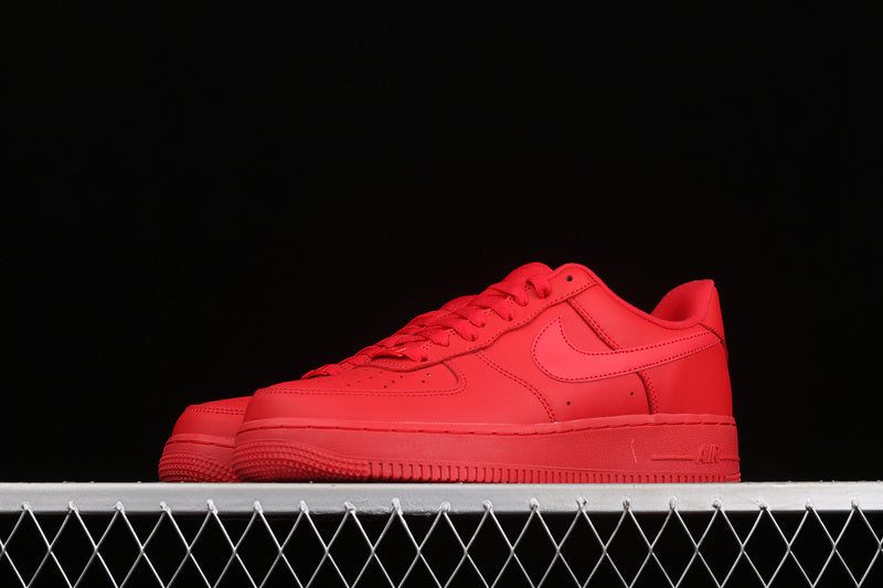 Nike Air Force 1 Low
Triple Red