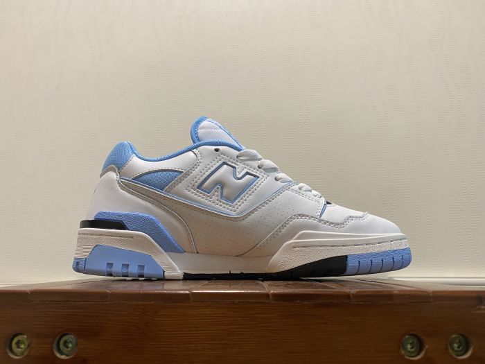 New Balance 550
UNC White University Blue