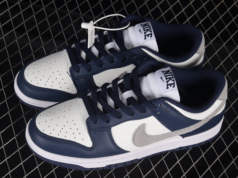 Nike Dunk Low
Summit White Midnight Navy