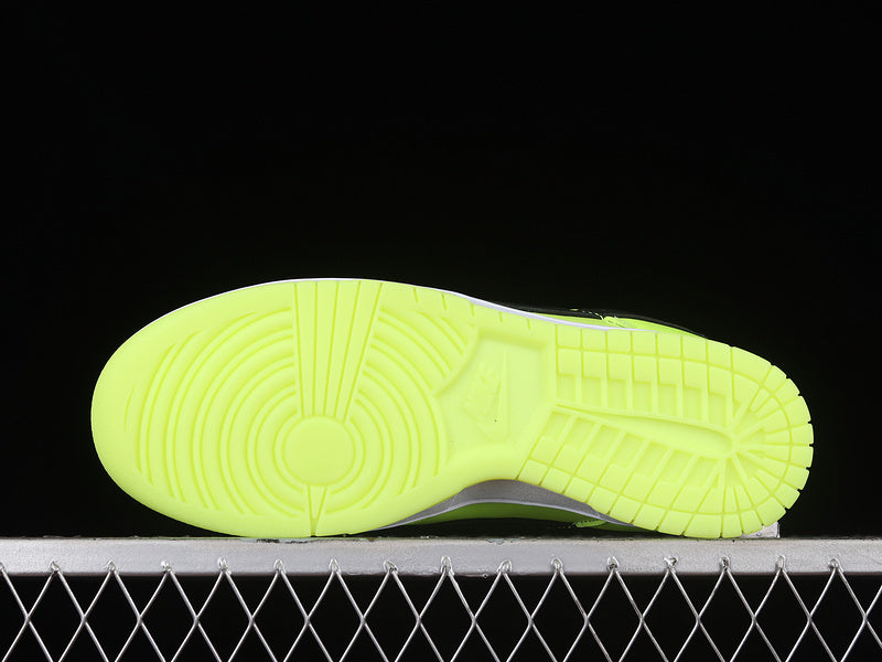 Nike Dunk Low SE
Splash Volt