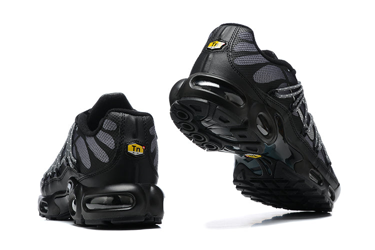 Nike Air Max Plus Utility
Black Metallic Platinum