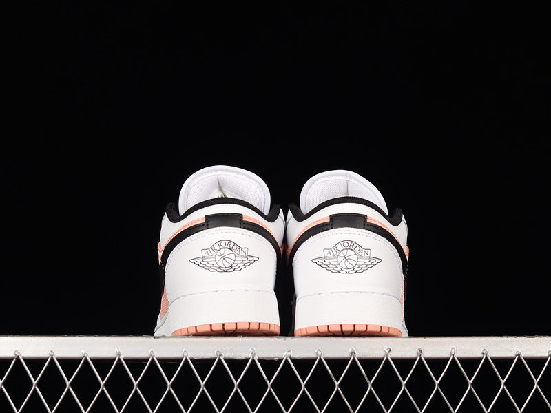 Jordan 1 Low
White Light Madder Root (GS)