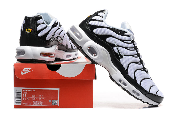 Nike Air Max Plus
Panda