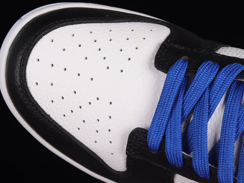 Nike Dunk Low
White Black Royal