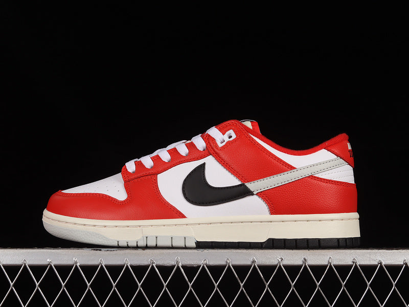 Nike Dunk Low
Chicago Split