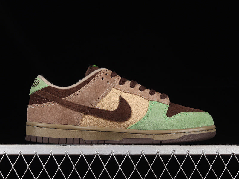 Nike Dunk Low
KicksHawaii Aloha