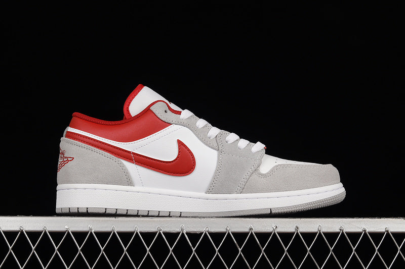 Jordan 1 Low SE
Light Smoke Grey Gym Red