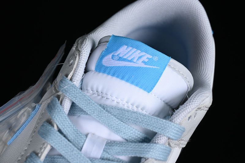 Nike Dunk Low Retro
Pure Platinum Blue Lightning