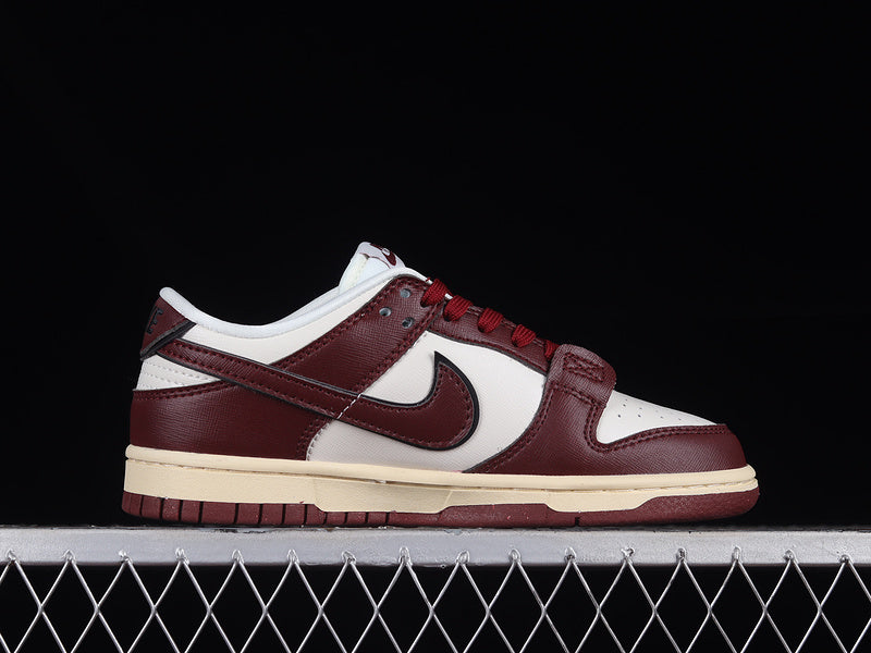 Nike Dunk Low SE
Sisterhood Sail Team Red