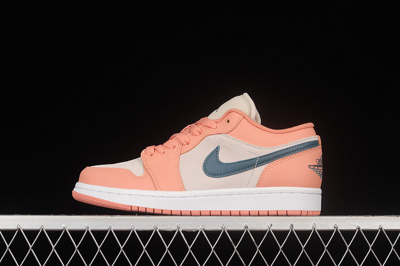 Jordan 1 Low
Light Madder Root