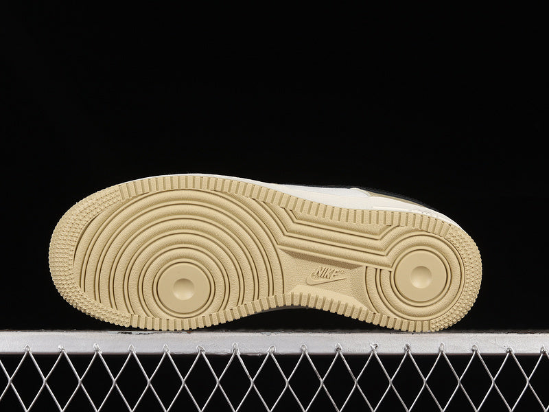 Nike Air Force 1 '07 LX Low
Team Gold