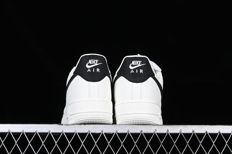 Nike Air Force 1 Low '07
White Black Pebbled Leather