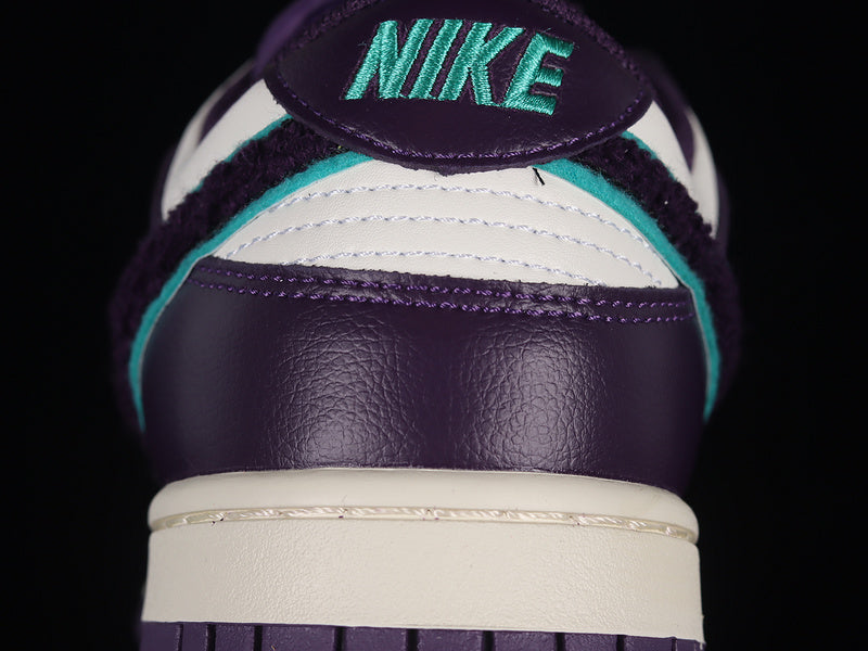 Nike Dunk Low
Chenille Swoosh Sail Grand Purple