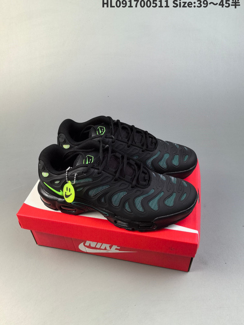 Nike Air Max Plus Drift
Black Volt