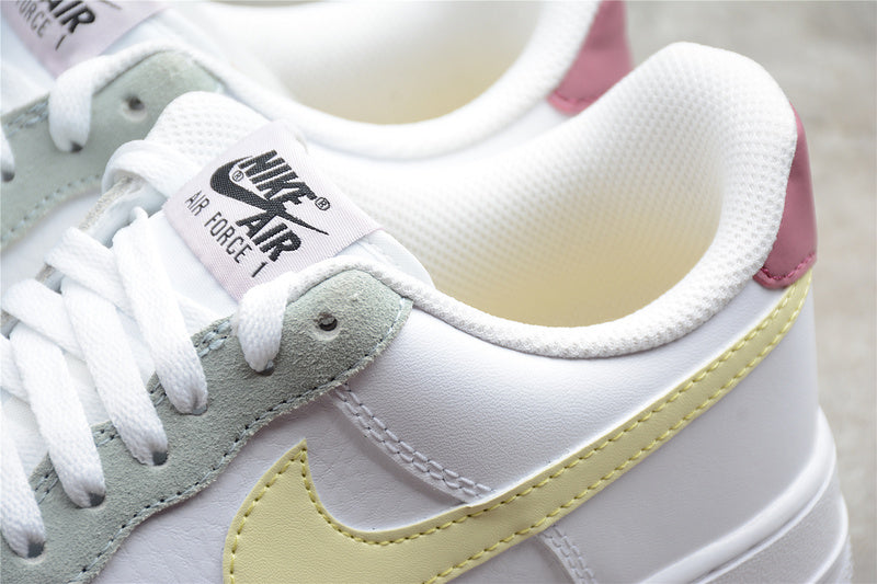 Nike Air Force 1 '07
White Lemon Drop Regal Pink