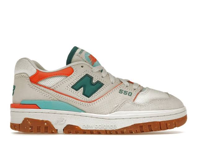 New Balance 550
Sea Salt Verdigris