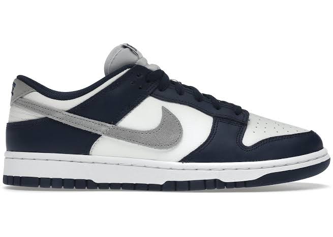 Nike Dunk Low
Summit White Midnight Navy