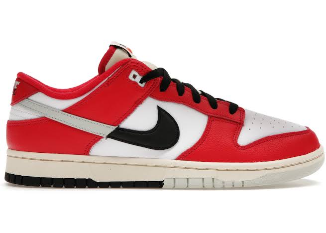 Nike Dunk Low
Chicago Split