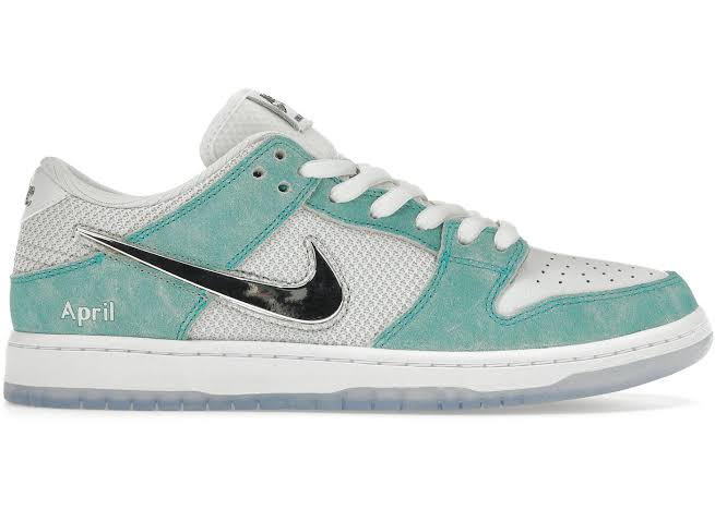 Nike SB Dunk Low
April Skateboards