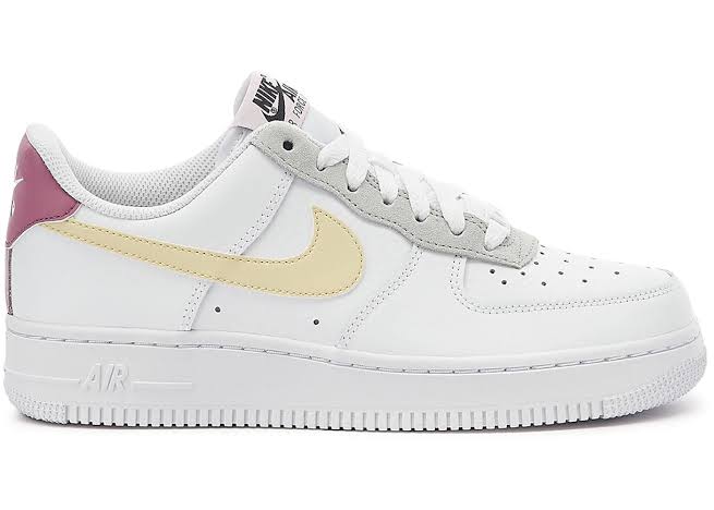 Nike Air Force 1 '07
White Lemon Drop Regal Pink